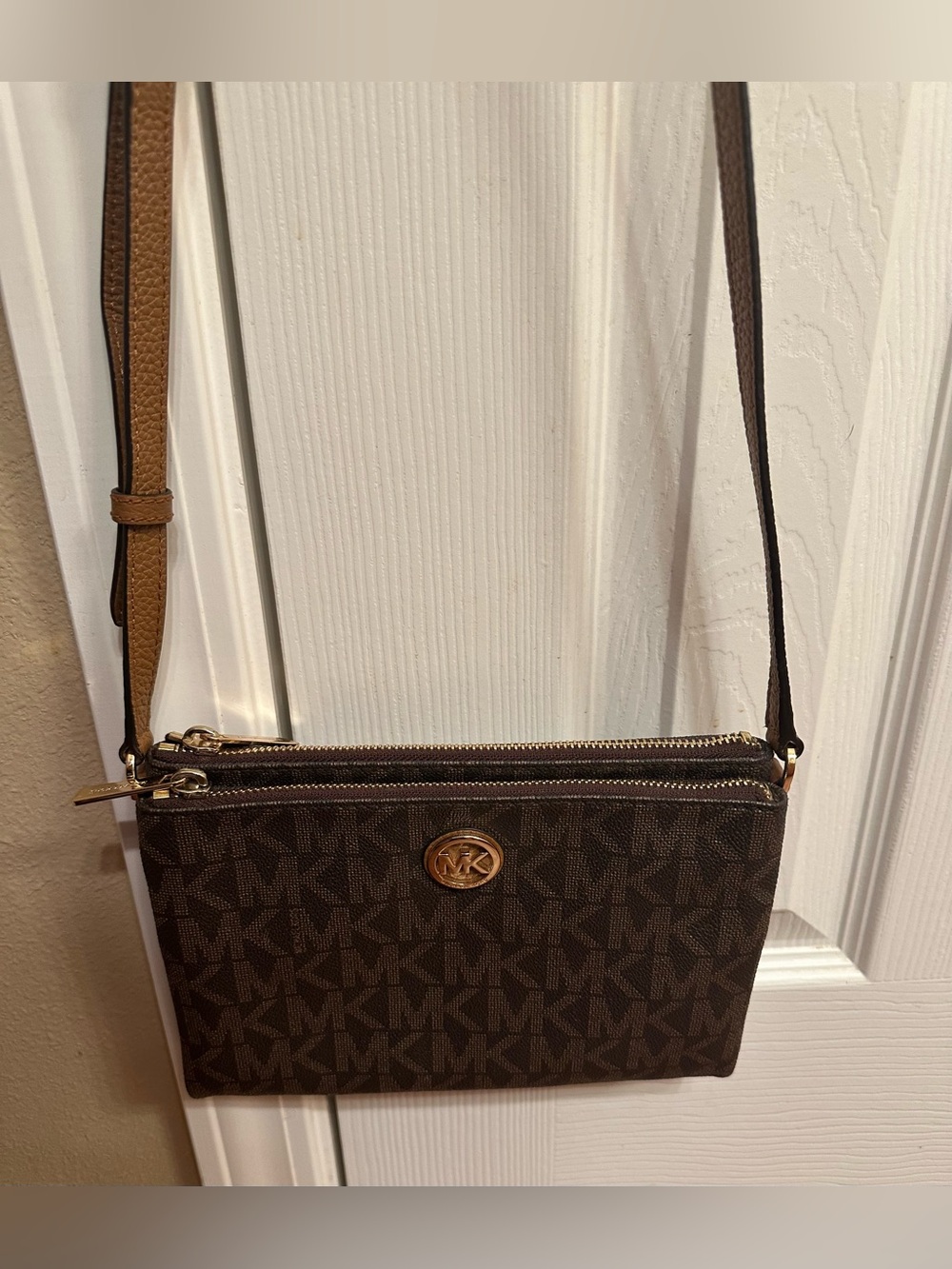 Michael Kors Crossbody Bag-Like New - Picture 6 of 12
